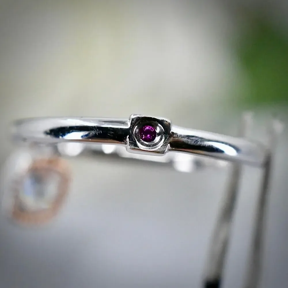ELLE 925 Sterling Silver Ring Size 7 Goshenite Clear Stone Signature Ruby Accent